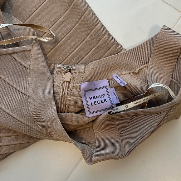 HERVE LEGER BEIGE BANDED KNEE LENGTH DRESS SMALL - Picture 2 of 4